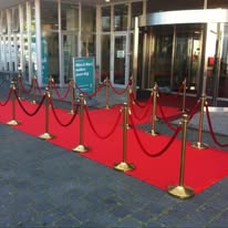 Montaje de alfombra roja