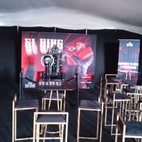 Área lounge y branding